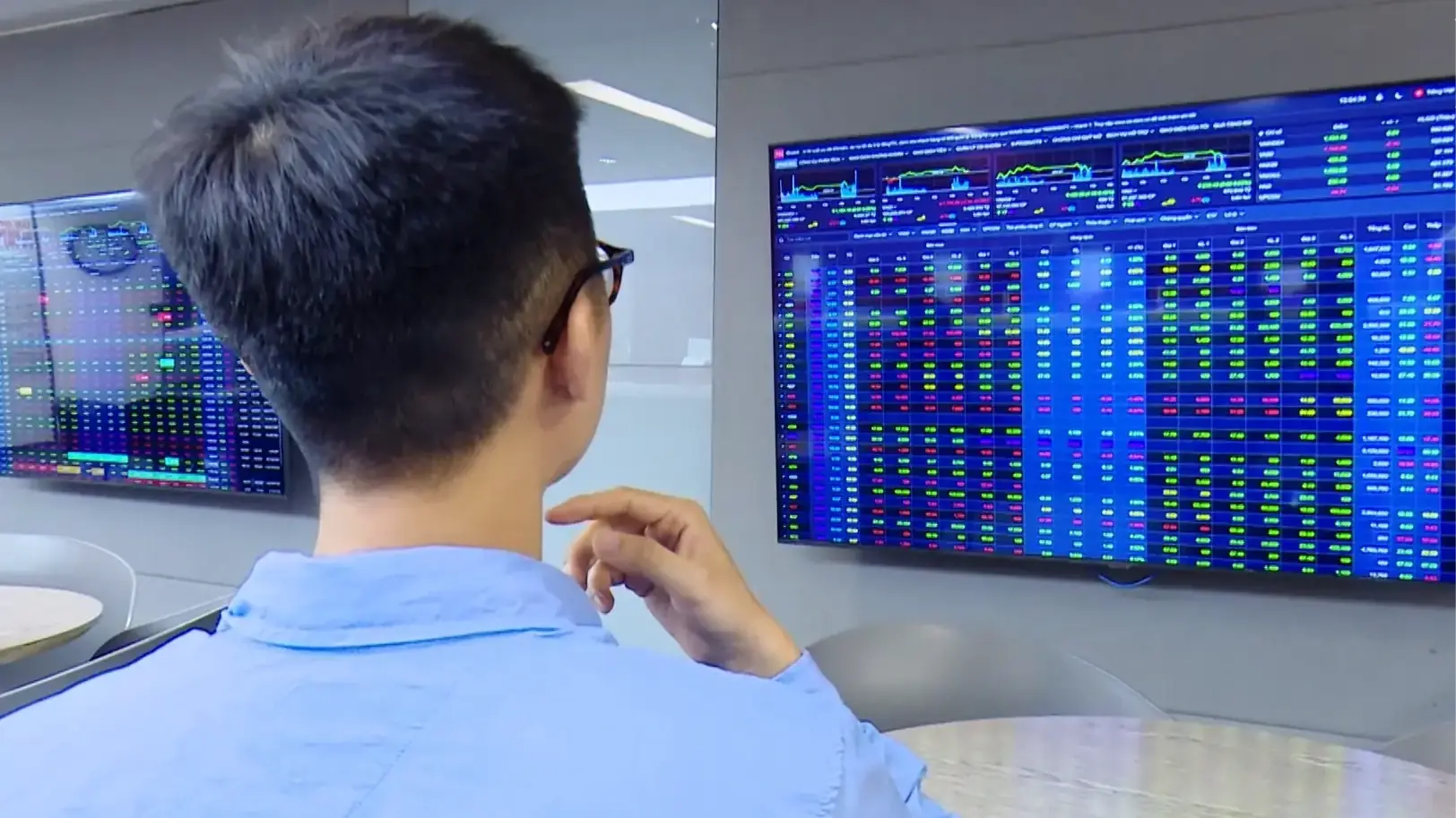 Giới đầu tư vẫn tin vào sóng hồi phục chứng khoán | Vấn đề kinh tế | 29/07/2025